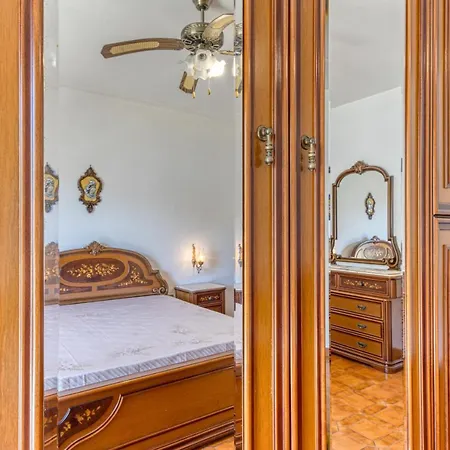 Apartman Bellavista Castro 2 *
